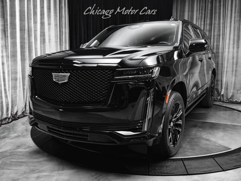 Used 2021 Cadillac Escalade Sport Platinum w/ LPO, ONYX Package AWD/4WD image 2