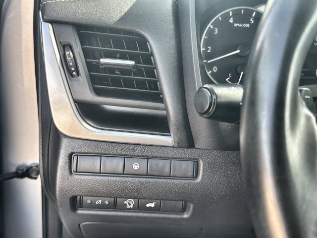 Used 2025 Nissan Rogue SV AWD/4WD image 17