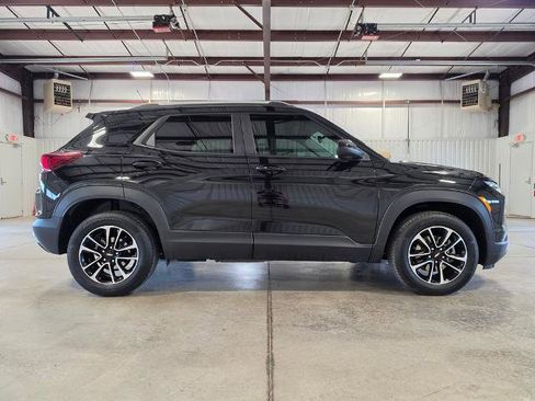 Used 2025 Chevrolet TrailBlazer LT AWD/4WD image 6