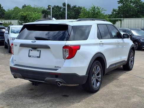 Used 2023 Ford Explorer XLT w/ Equipment Group 202A RWD image 4
