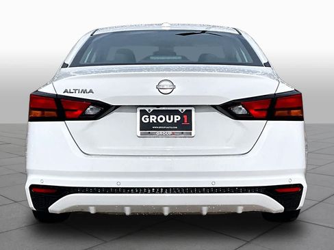 Used 2025 Nissan Altima 2.5 SV FWD image 5