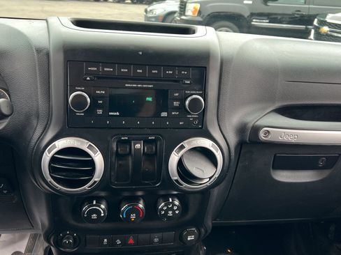 Used 2013 Jeep Wrangler Rubicon w/ Dual Top Group AWD/4WD image 15