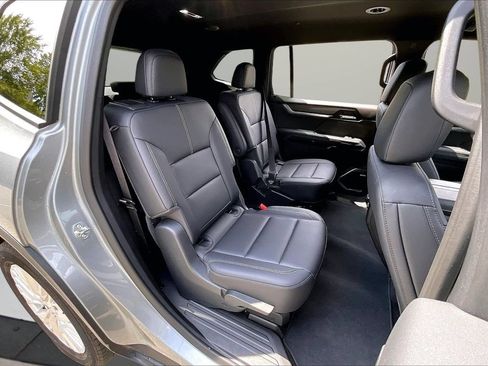 Used 2025 GMC Acadia Elevation w/ Elevation Premium Package FWD image 24