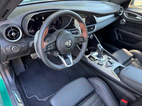 Used 2025 Alfa Romeo Giulia AWD w/ Driving Assist Package image 17