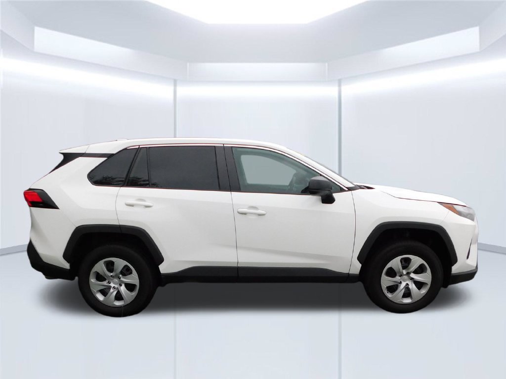 Used 2024 Toyota RAV4 LE AWD/4WD image 2