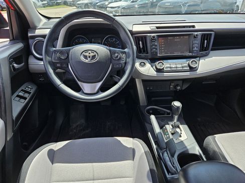 Used 2017 Toyota RAV4 XLE FWD image 12
