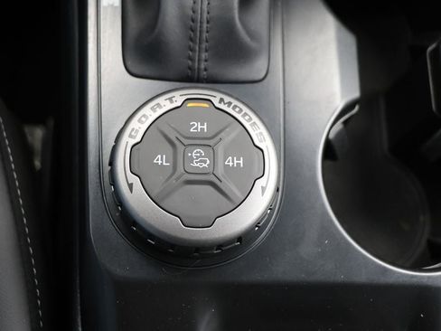 Used 2025 Ford Bronco Outer Banks image 24