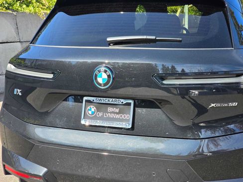 Used 2024 BMW iX xDrive50 w/ Premium Package AWD/4WD image 13