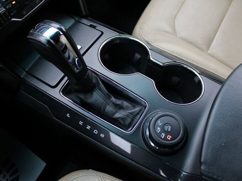 Used 2016 Ford Explorer XLT w/ Equipment Group 202A image 26