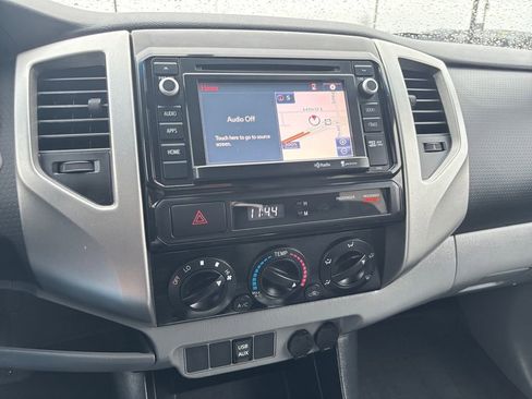 Used 2014 Toyota Tacoma PreRunner image 37