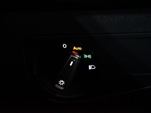 Used 2022 Volkswagen Tiguan SE FWD image 22