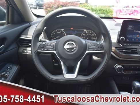 Used 2024 Nissan Altima 2.5 SV FWD image 25
