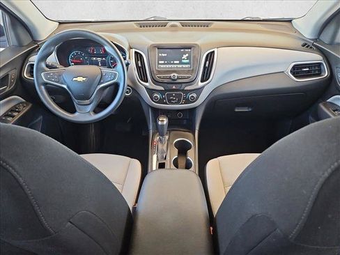 Used 2018 Chevrolet Equinox LT FWD image 17