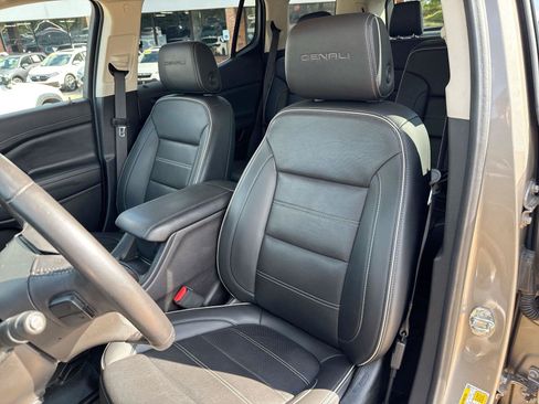 Used 2022 GMC Acadia Denali FWD image 3