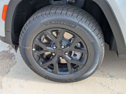 New 2025 Jeep Grand Cherokee L Altitude image 20