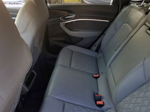 Used 2023 Audi e-tron S Prestige w/ Prestige Package image 25