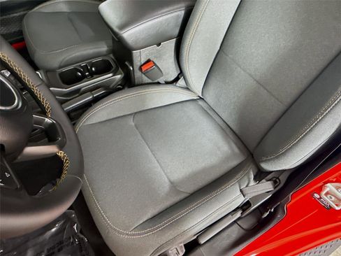 Used 2024 Jeep Gladiator Sport image 18