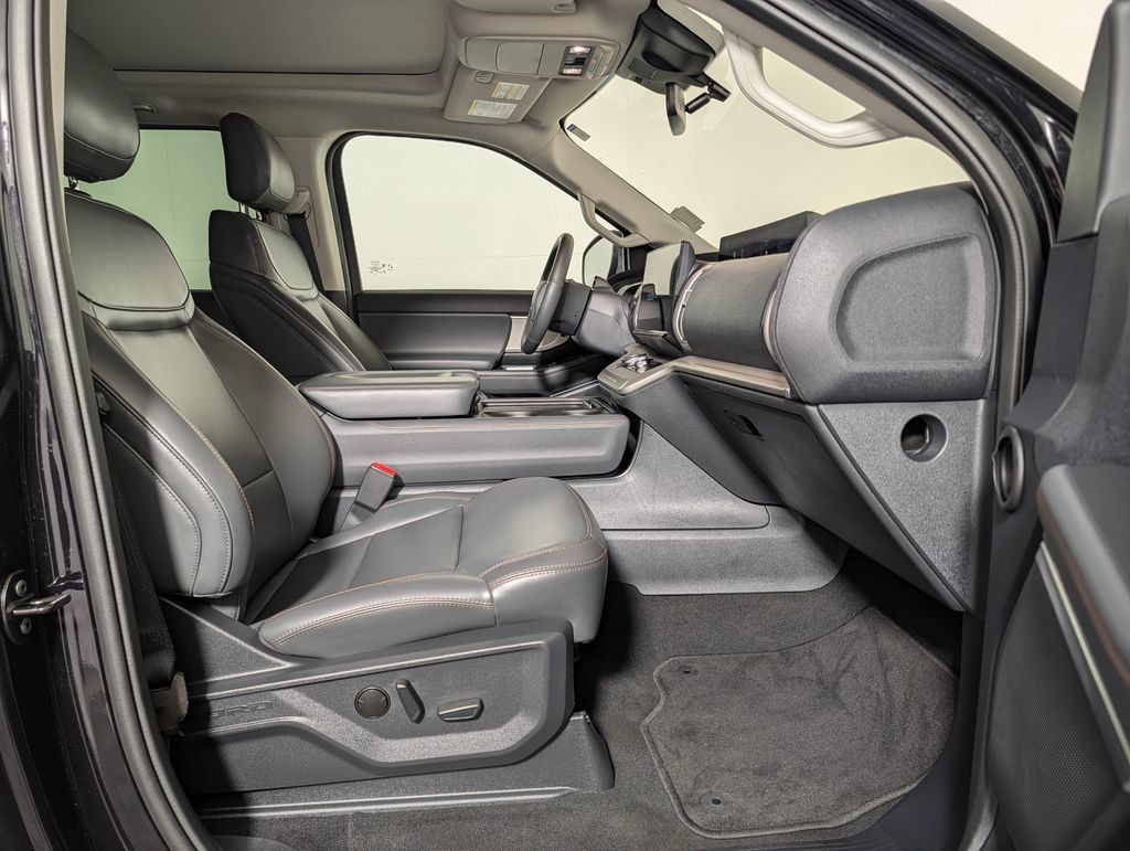 Certified 2025 Ford Expedition Active AWD/4WD image 11
