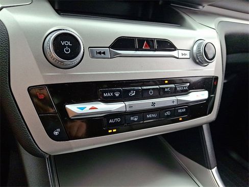 Certified 2022 Ford Explorer XLT w/ Equipment Group 202A image 16