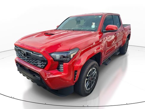 Used 2025 Toyota Tacoma TRD Sport AWD/4WD image 2