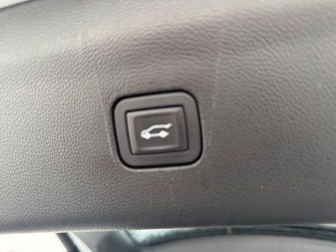 Used 2024 Buick Enclave Essence w/ Experience Buick Package image 8