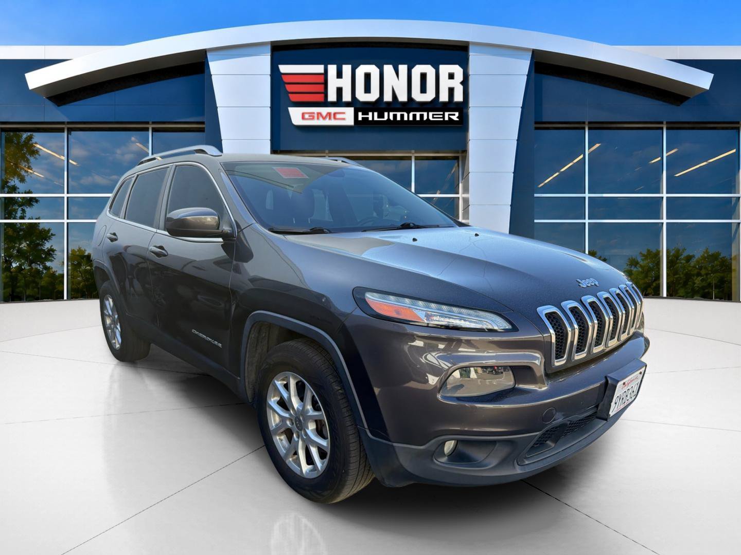 Used 2014 Jeep Cherokee Latitude w/ Comfort/Convenience Group AWD/4WD image 2