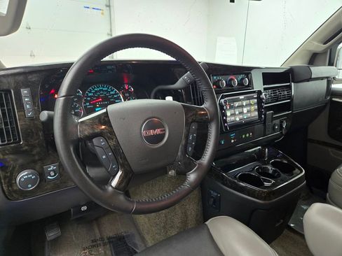 Used 2023 GMC Savana 2500 image 18