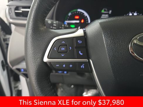 Used 2024 Toyota Sienna XLE image 25