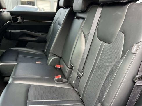 Used 2024 Kia Sorento S image 20