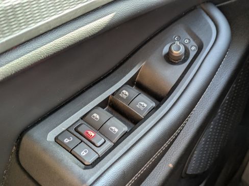 Used 2023 Jeep Grand Cherokee L Laredo image 23