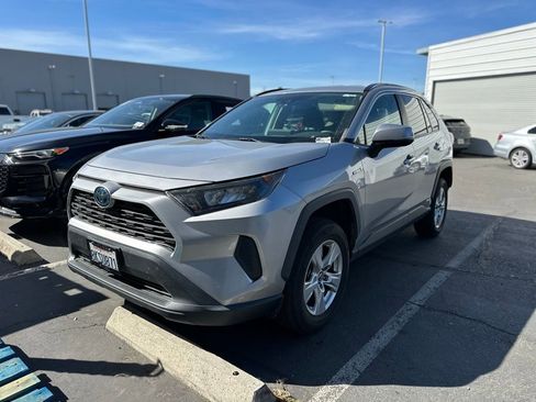 Used 2019 Toyota RAV4 LE w/ Carpet Mat Package image 3