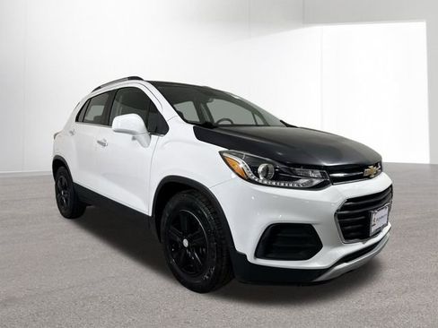 Used 2017 Chevrolet Trax LT w/ Driver Confidence Package image 3