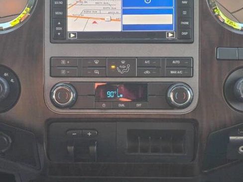 Used 2011 Ford F250 Lariat image 23