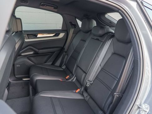 New 2026 Porsche Cayenne Coupe AWD/4WD image 18
