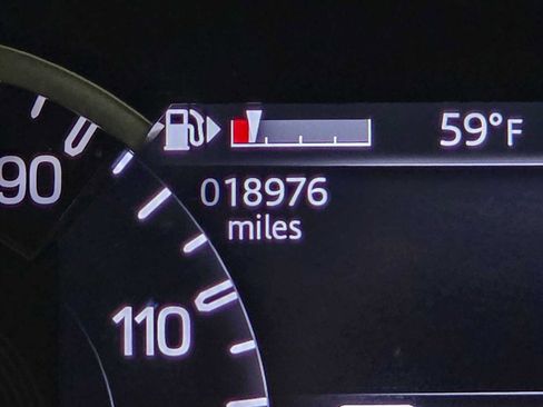 Used 2023 Land Rover Defender 110 SE AWD/4WD image 27