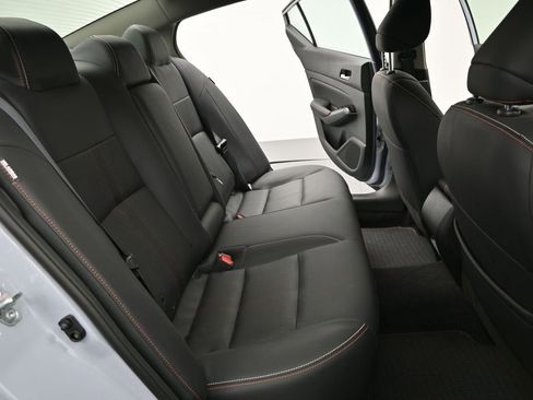 Used 2023 Nissan Altima 2.5 SR w/ SR Premium Package FWD image 9