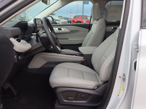 New 2026 Ford Explorer Active w/ Active Comfort Package AWD/4WD image 9
