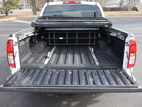 Used 2011 Nissan Frontier SL w/ Moonroof Pkg image 15
