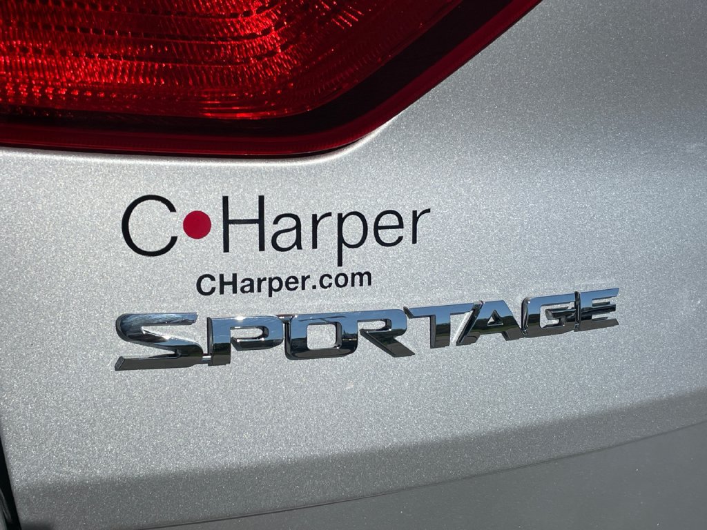Used 2018 Kia Sportage LX AWD/4WD image 16
