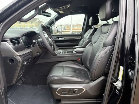 Used 2023 Jeep Wagoneer L Series II image 13