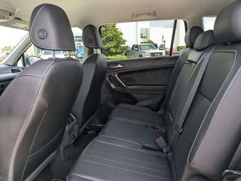 Certified 2023 Volkswagen Tiguan SE FWD image 15