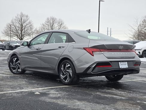 Used 2025 Hyundai Elantra SEL image 13