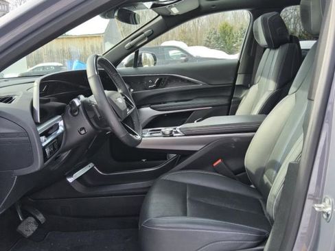 Used 2024 Cadillac Lyriq Sport image 5