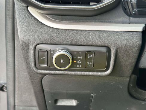 Used 2022 Ford Explorer XLT w/ Equipment Group 202A image 21