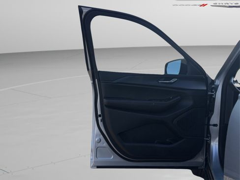 New 2025 Jeep Grand Cherokee L Altitude image 11