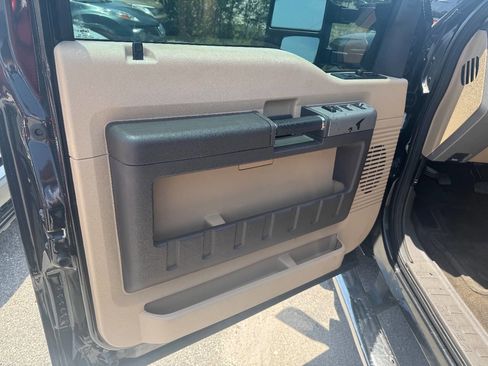 Used 2014 Ford F250 Lariat w/ Lariat Interior Package image 8