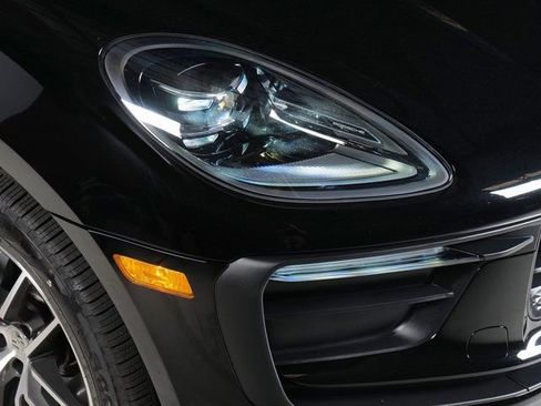 Certified 2026 Porsche Macan AWD/4WD image 34