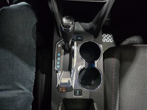 Used 2017 Chevrolet Equinox LT w/ Convenience Package image 36