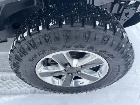 Used 2020 Jeep Wrangler Unlimited Sahara w/ Dual Top Group image 17