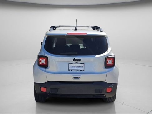 Used 2018 Jeep Renegade Altitude FWD image 23